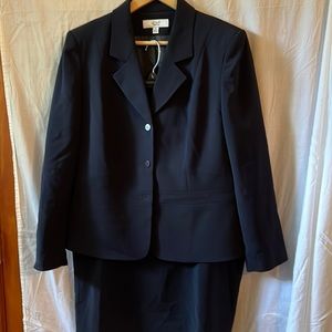 Gently Worn LeSuit Skirt Suit